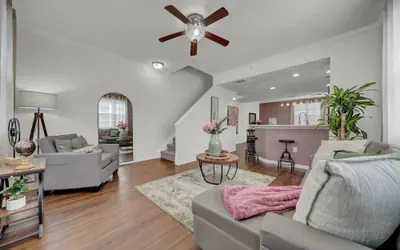 Modern 2BR 2BA Pool Gym Near Airport 8