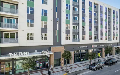 Virelli Apartments Upscale King Suite in the Heart of Orlando w Pool