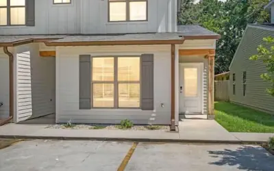 Oaks Cottages Modern 2BR Retreat
