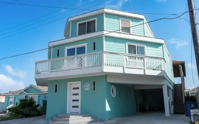 Channelfront - Remodeled - Pool - Boatslips