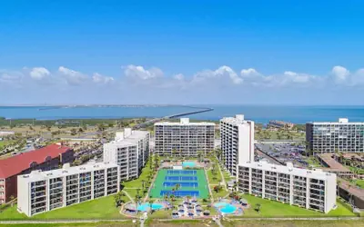 Sweeping 10th Floor Views - Up to 8 - Beachfront