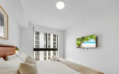 The Crosby Exclusive Condo - Pool & Gym