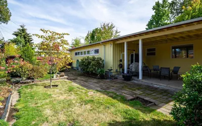 Sunflower Studio - 7 Minutes To Uo & 4 Minutes To Downtown 1 Bedroom Studio