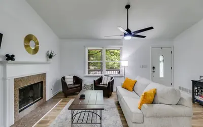 Tranquil Hideaway Home - Pet-friendly