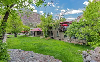 Wiesbaden Hot Springs Hotel & Spa