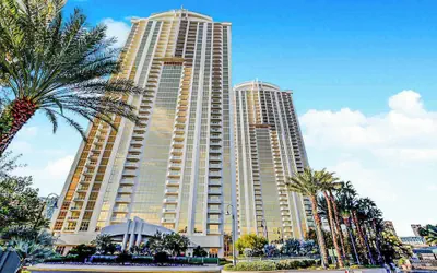 Sub Penthouse MGM Studio Top Golf Pool Views Main