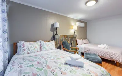 Marbella Lane - 3BR House Dtwn RWC Parking