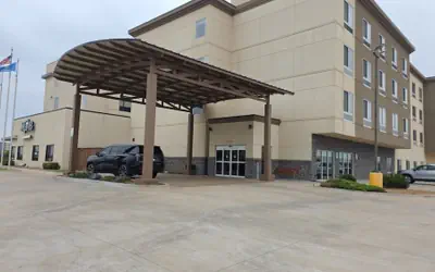 FairBridge Inn And Suites Will Rogers Airport, Restaurant & Bar