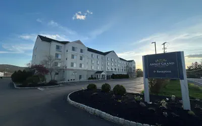 Arnot Grand Hotel & Suites