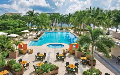 Luxury Four Seasons Condo Free Valet Gym