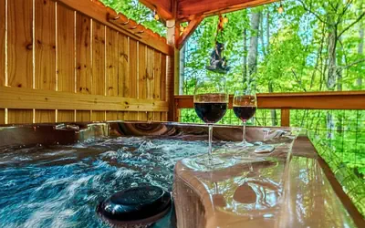 Gatlinburg-2brs-hot Tub-arcade Games-fireplace