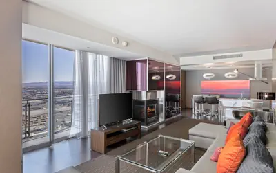 Palms 1 BR Mountain View W/ Balcony