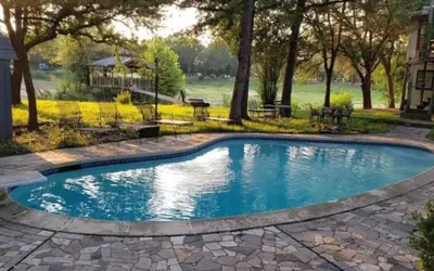 618 Large 3 Bedroom Estate Pool