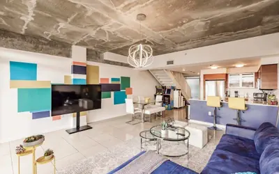 Hang Ten- Large Townhome, lux Amenities, Parking