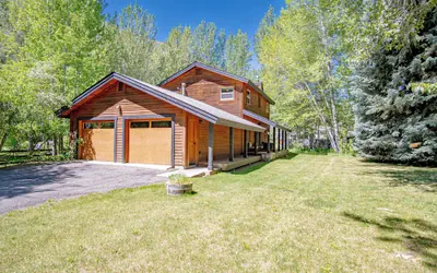 Red Elephant 4BR - Fire Pit - River & Downtown