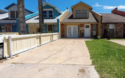 Private Pool Bbq Steps To Beach 3 Bedroom Home