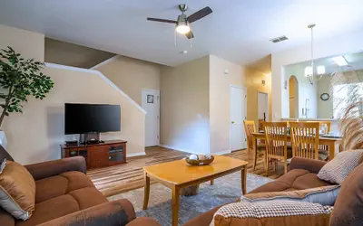 Spacious Family Home Near Disney With Parking
