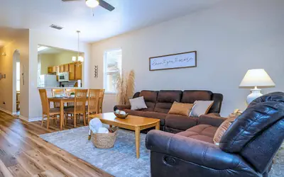 Spacious Townhome Near Disney, Free Parking