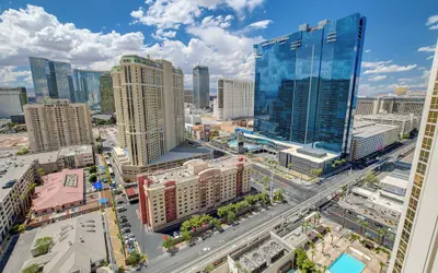 Remodeled MGM Signature Suite High FLR
