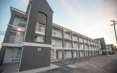 Crossroads Hotel and Suites Irving