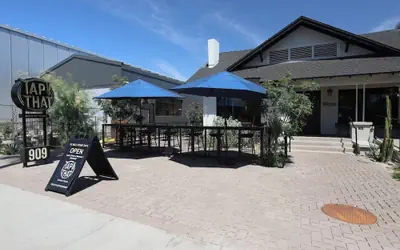 Contemporary Studio in DTPH with Pool