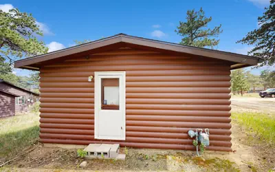 Ideal Vacation Home With Wraparound Deck & Rocky Mountain View