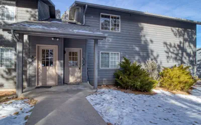 Relaxing Condo in Estes Park w/ a Full Kitchen, gas Fireplace, & Furnished Deck