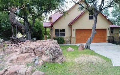 Lakefront Home With Wifi, Entertainment, Dock & Lake Views - Dogs OK