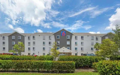 Motel 6 Suites Fort Myers FL