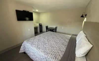 Colony Motel