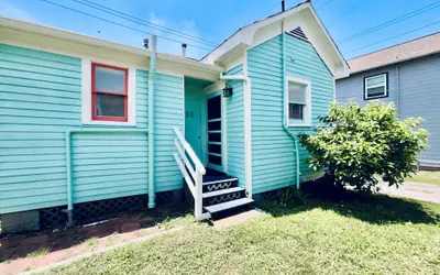 Adorable In Aqua Cottage