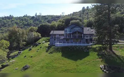 Mountain Daddies Bed & Breakfast