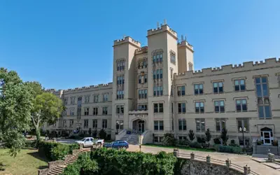 Cozy Suite in Historic Marymount