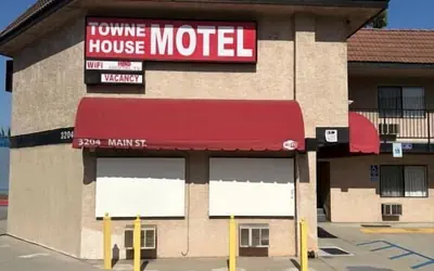 Townhouse Motel
