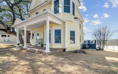 The Main Street House, in the Heart of Marble Falls