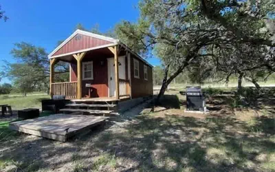 Hill Country Cabin 4