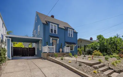 Bella Azul - Charming Home Minutes From Campus 3 Bedroom Home