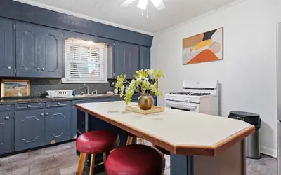 Affordable Private Room Near Downtown