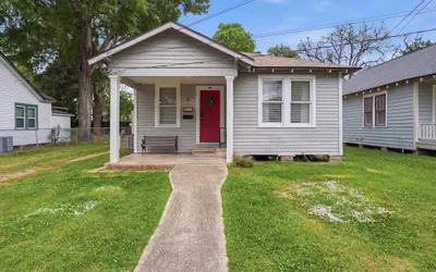 Spacious 2BR Perfect for Work Crews or Families