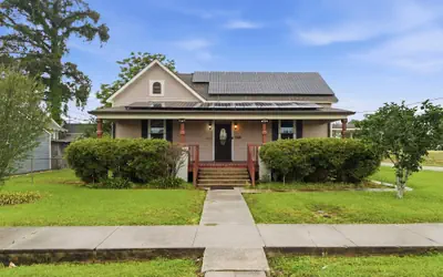 Downtown Lafayette 4BR Home With Parking