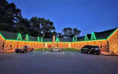 Shamrock Court Motel
