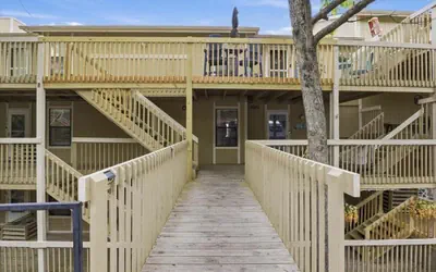 Blissful Lake Life at the 24mm Playground, 2 Pools & Trailer Parking