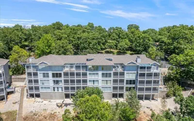 Top Floor Lake Views, Loft Space & Private Deck Retreat at the 12mm