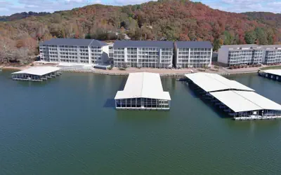 Peaceful, Newly Built Lakefront Condo, w/ PWC Slip, Screened Balcony, 2 Pools & Elevator