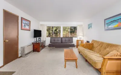 Downtown Girdwood Condo Close to Everything