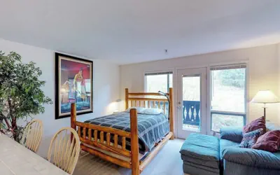 Slopeside Studio at Alyeska w/ Full Kitchen