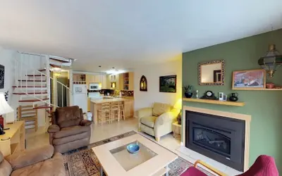 Spiral-staircase Condo w/ Mountain-air Balcony