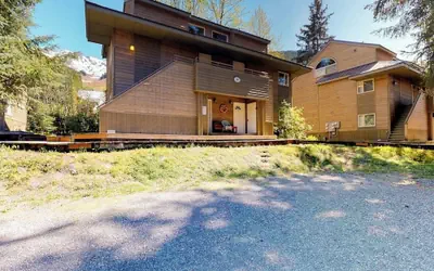 Updated Mountain Condo Minutes From Alyeska