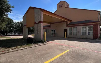 Garland Inn & Suites near Dallas TX