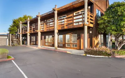 Harbor Lite Lodge